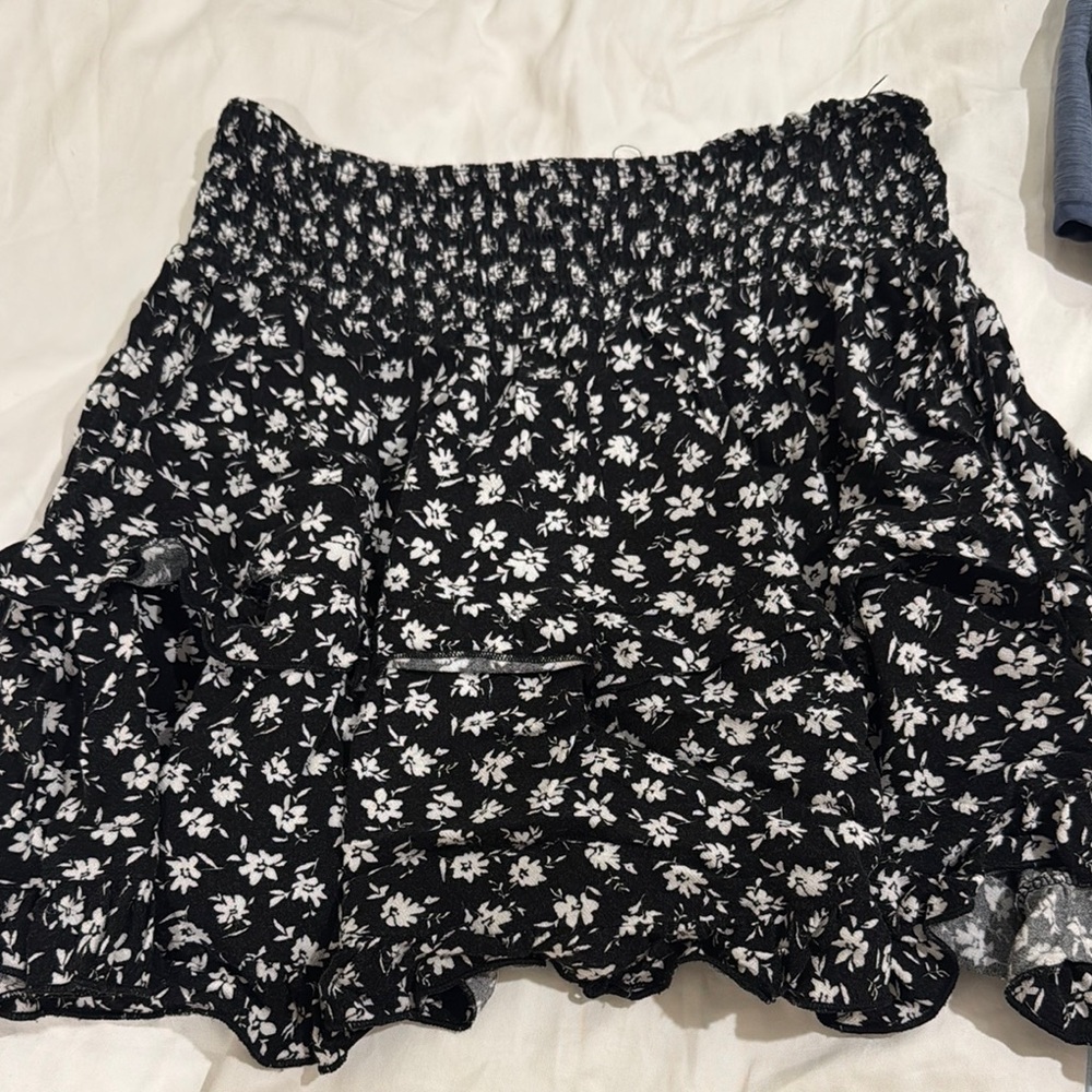 La Hearts Black and White Floral Skirt
